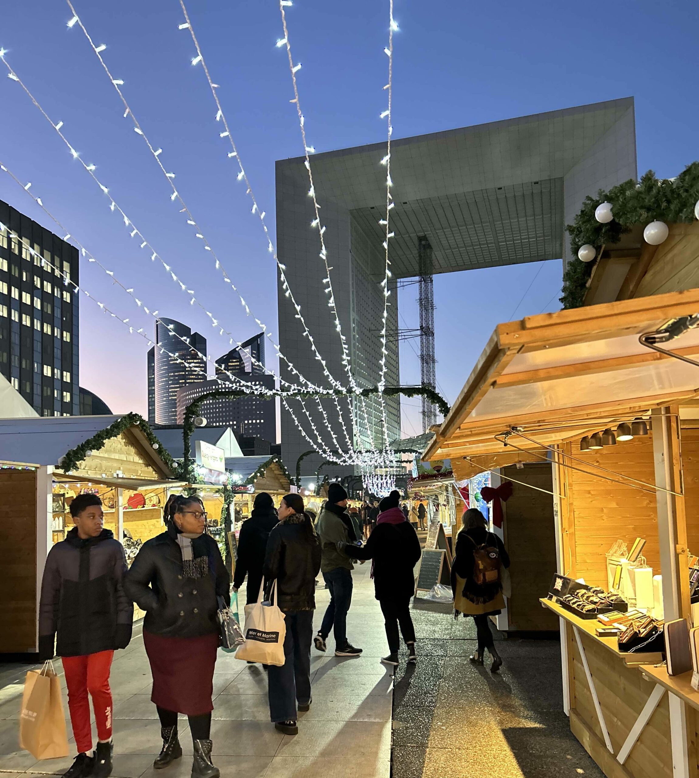 Fermeture du marché de Noël de Paris La Défense