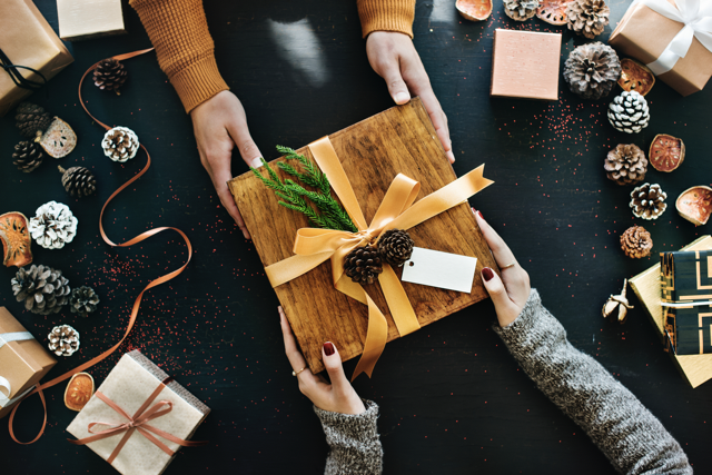 Trouver le cadeau parfait : guide shopping chez les artisans du marché de Noël