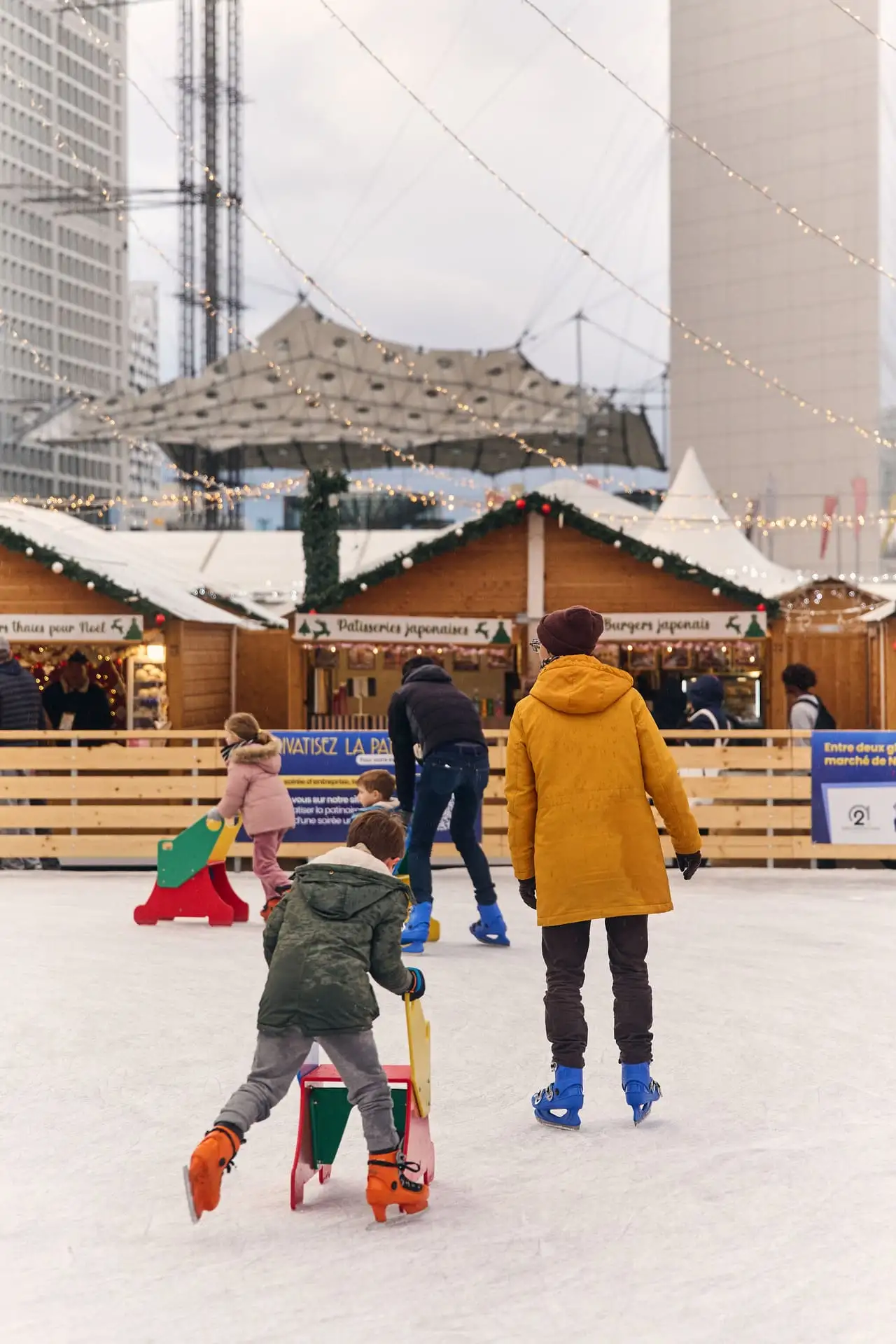 Patinoire marché de Noël Paris La Défense